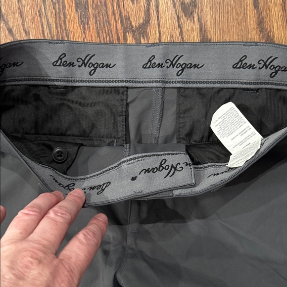 Ben Hogan Men's Dark Gray Stretchy Chinos size 30x30 - Picture 2 of 4